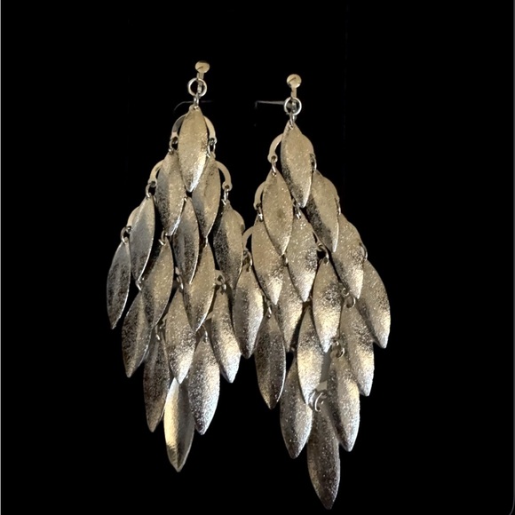 Elegant Statement Silver Leaf Drop Clip On Earrings (New) - Picture 8 of 8